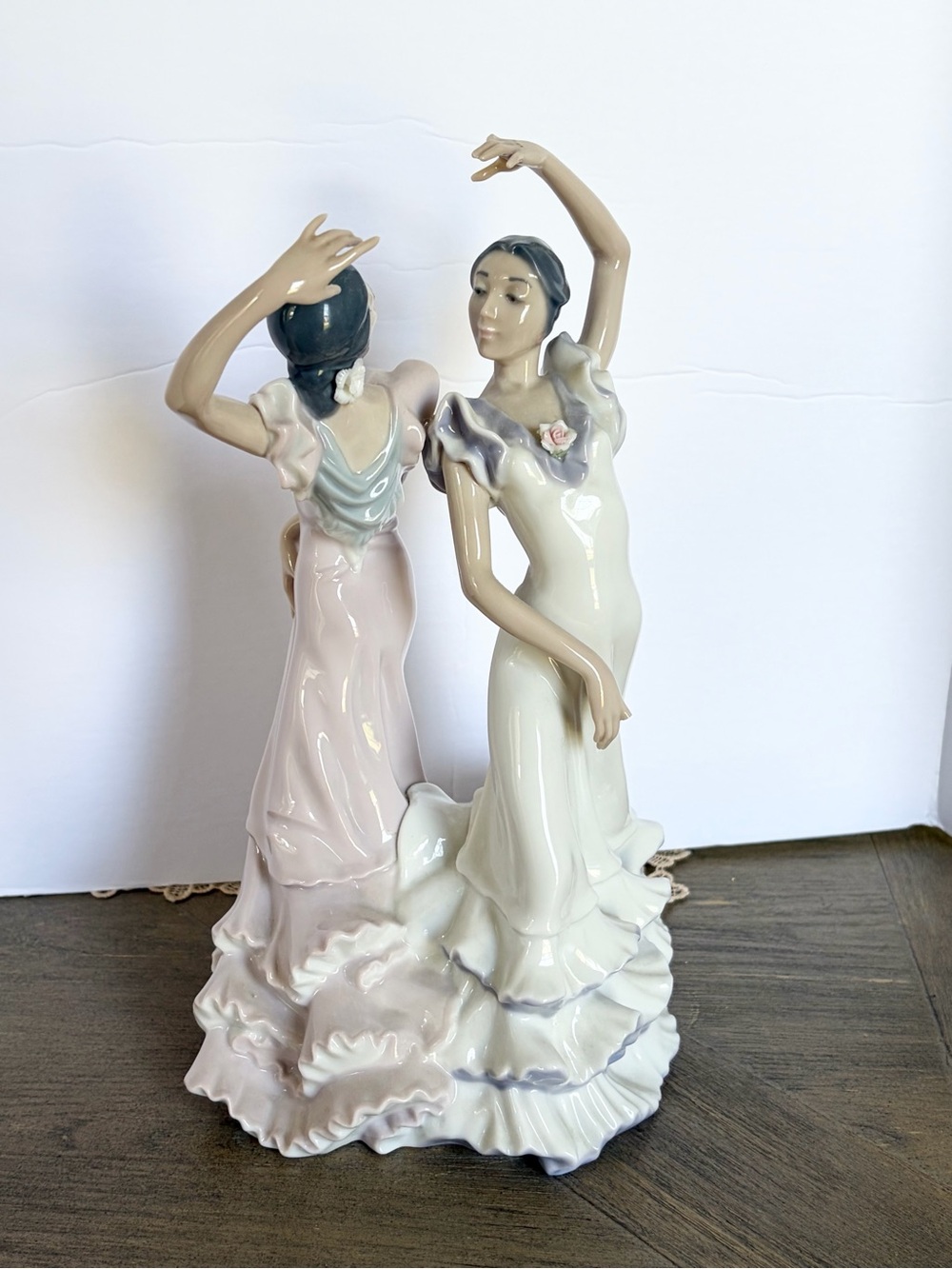 Lladro Ole Flamenco Dancing Ladies Spain porcelain Figurine - Pale Pink & Cream